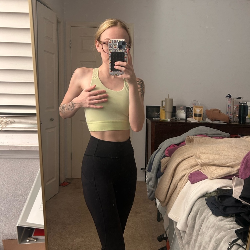 LULULEMON SIZE 4